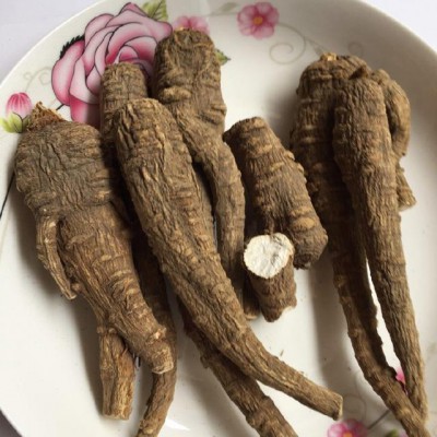 白芷选整块的，切片的不好。容易被虫蛀，放冰箱保存