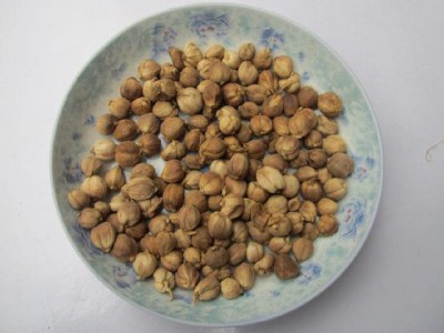 选个大色黄，白色的不好